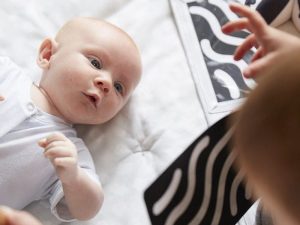 راهکارهای ساده برای سرگرم کردن نوزاد