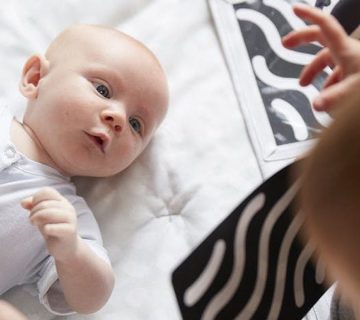 راهکارهای ساده برای سرگرم کردن نوزاد