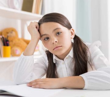 وقتی حوصله بچهها سر میرود، چه بازی با کودک خود انجام دهیم؟