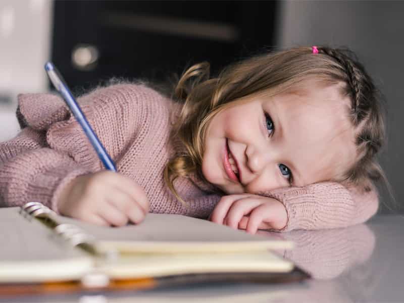 7 روش شگفت انگیز برای تقویت مهارت نوشتن در کودکان - نورولند، سرزمین رویایی  یادگیری